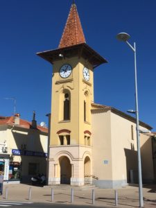 Clocher du Cros de Cagnes et le soleil de la Côte d'Azur au rendez-vous